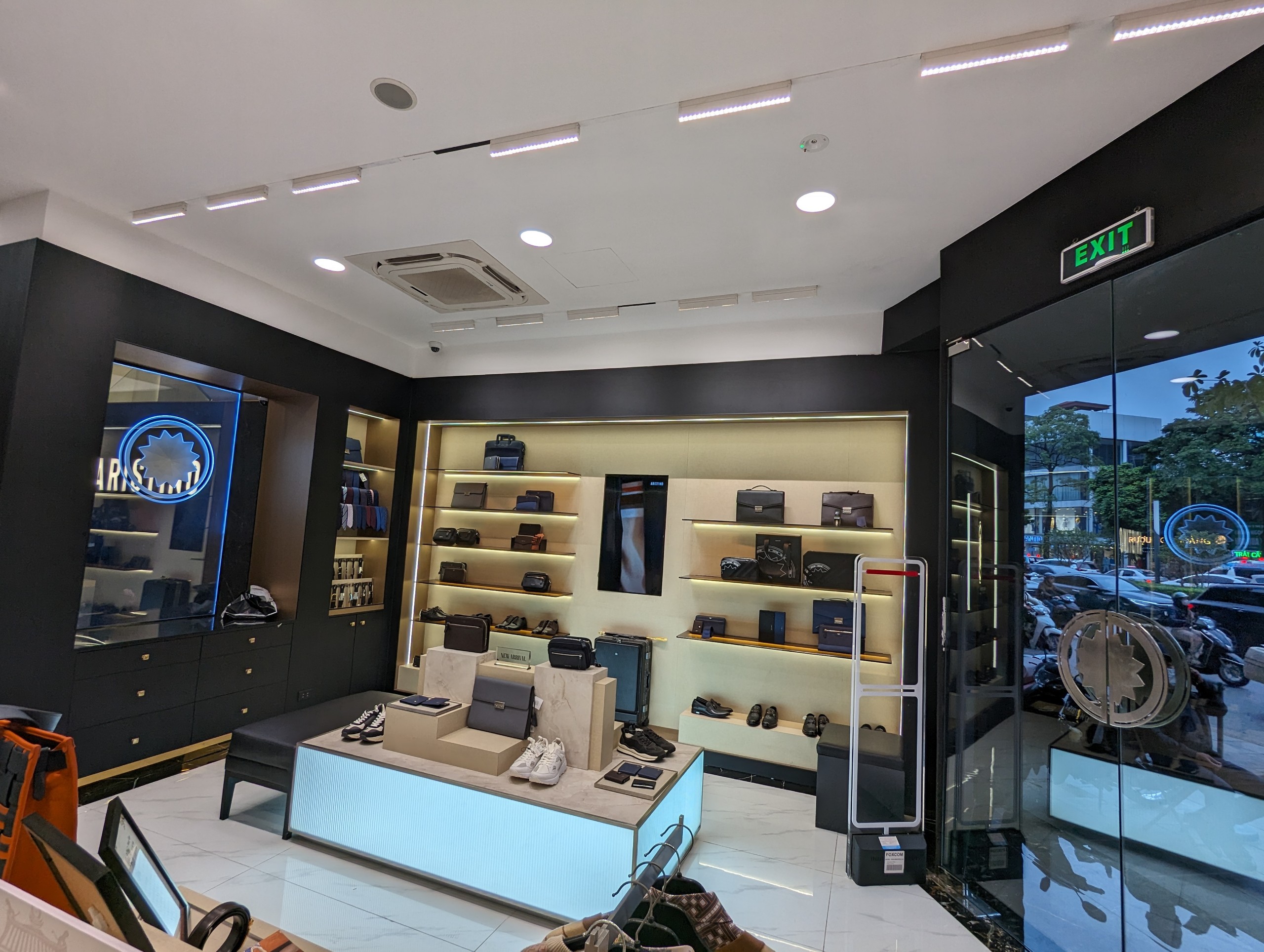 Aristino Linh Đàm – Không gian thời trang sang trọng