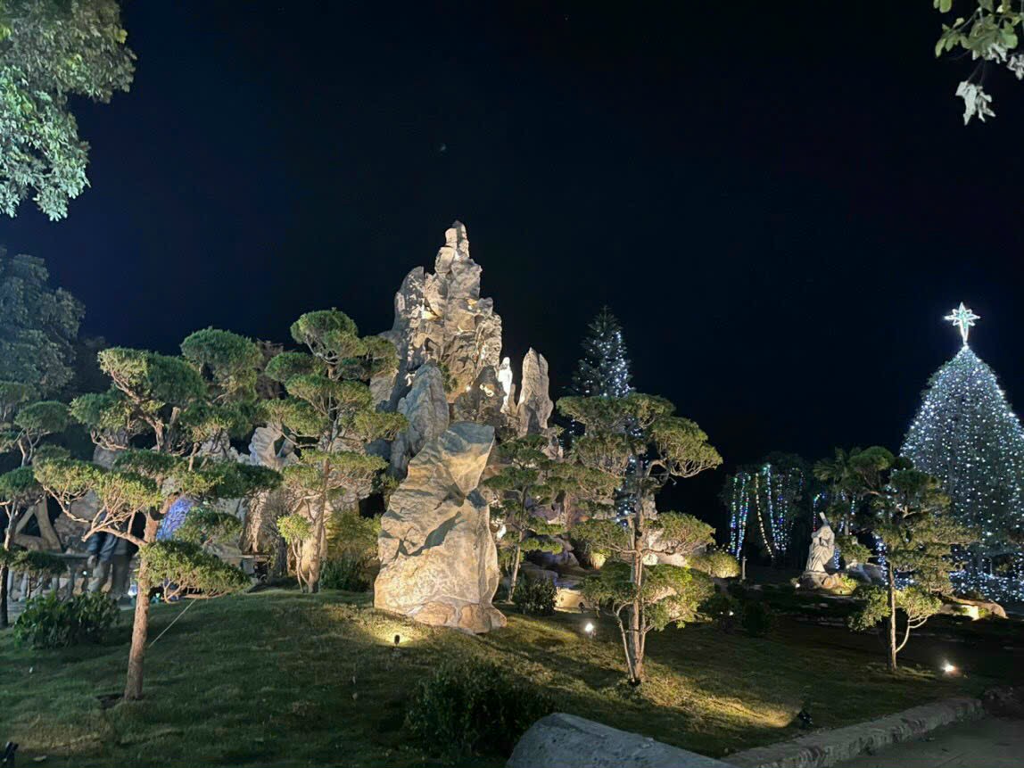 đèn âm nước có đế