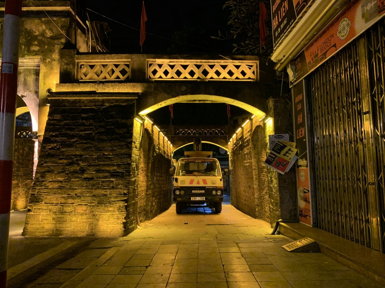 đèn âm đất vuông