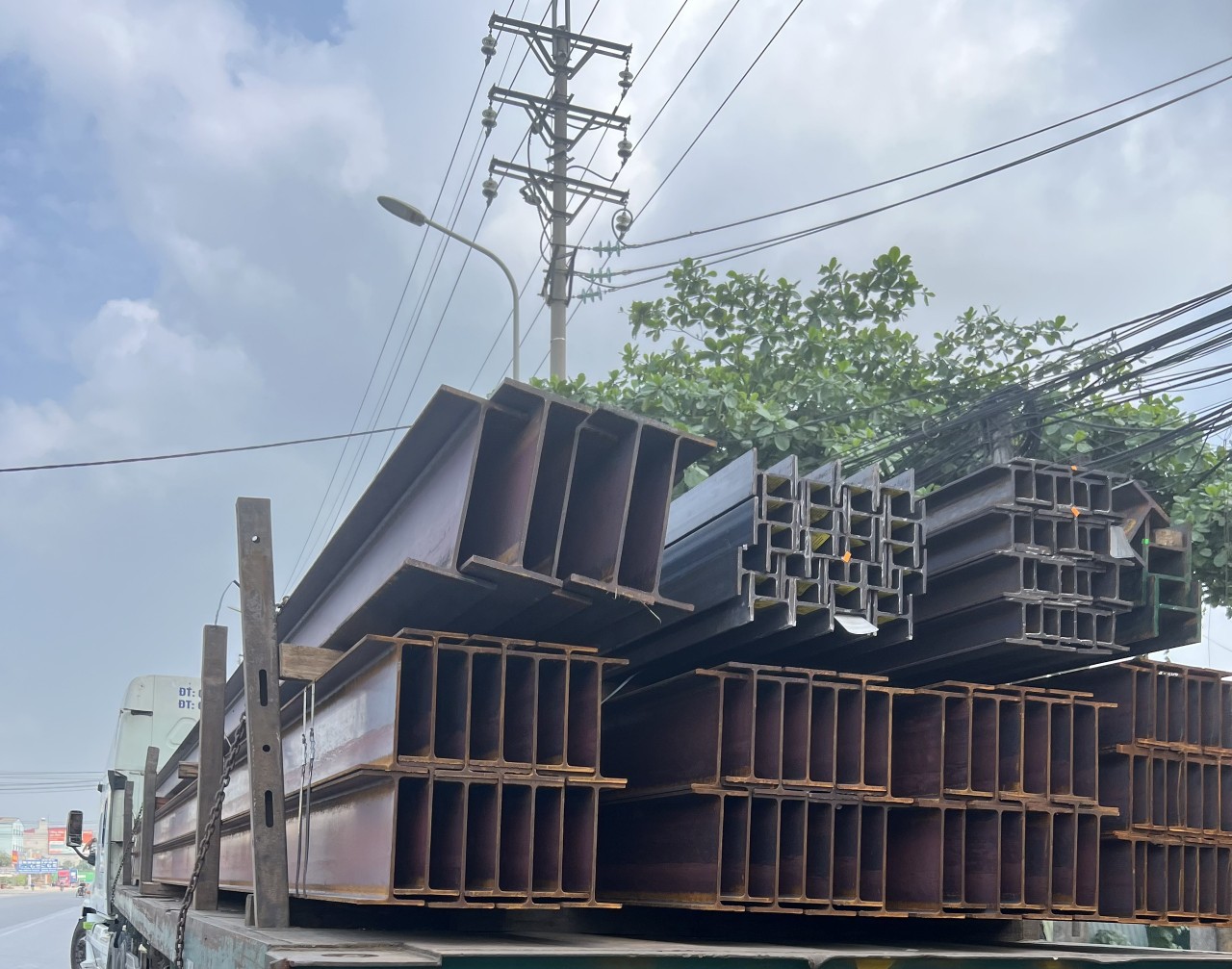 THÉP MẠNH HẢI giao hàng Thép Hình I và các thép ống hộp khác cho khách
