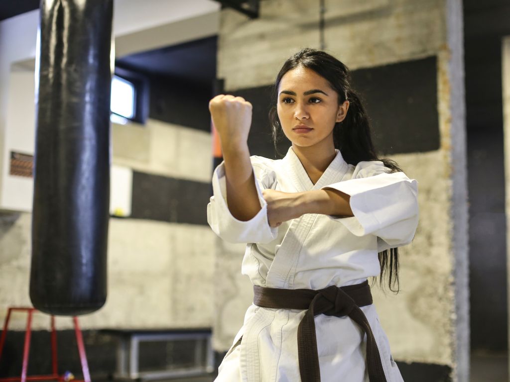 Con gái nên học võ Karate hay Taekwondo