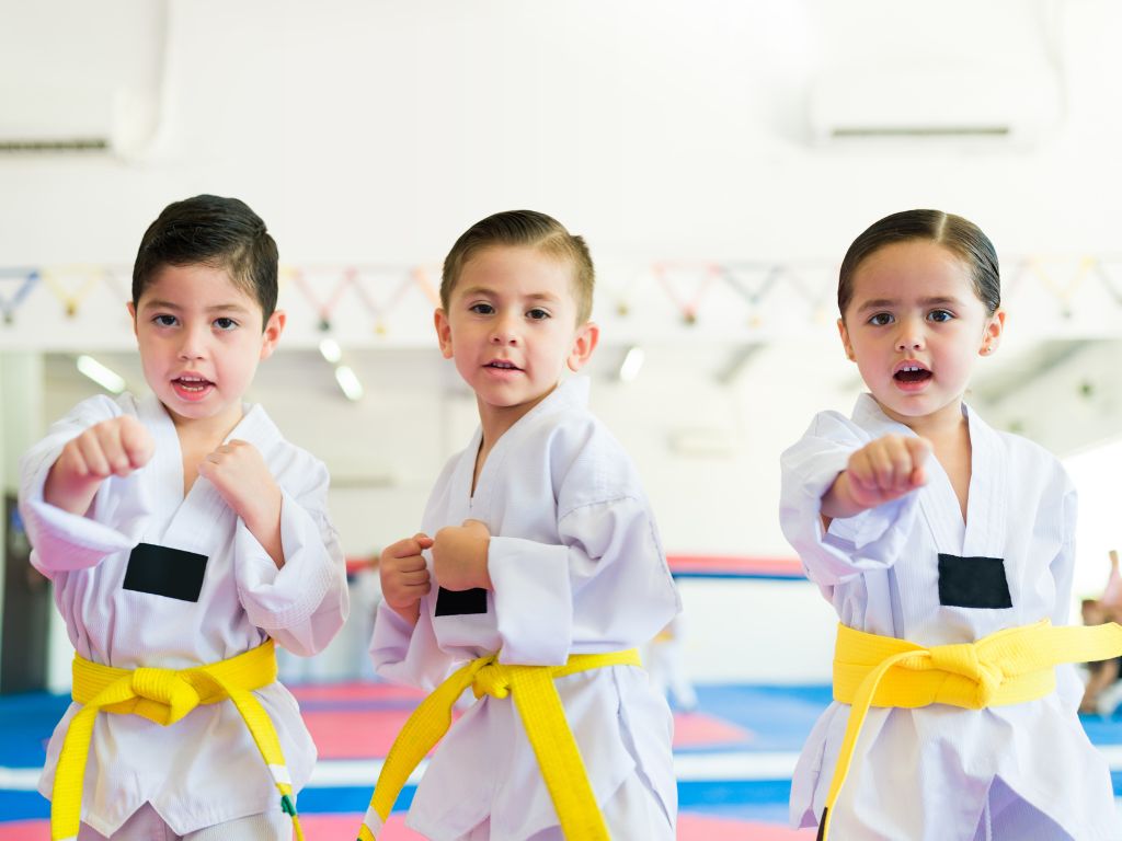 con gái nên học võ Karate hay Taekwondo