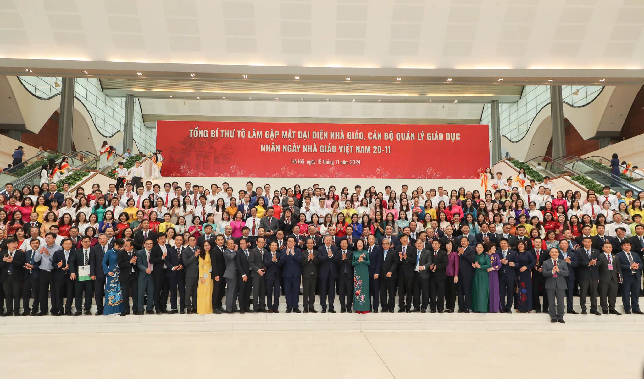 TỔNG BÍ THƯ TÔ LÂM GẶP MẶT ĐẠI DIỆN CÁC NHÀ GIÁO, CÁN BỘ QUẢN LÝ GIÁO DỤC NHÂN NGÀY NHÀ GIÁO VIỆT NAM 20/11