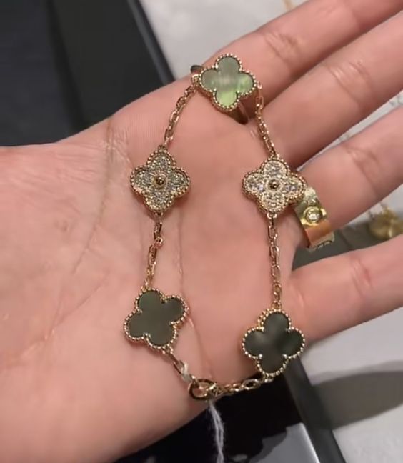 Clover Bracelet - Galaxy Crystals