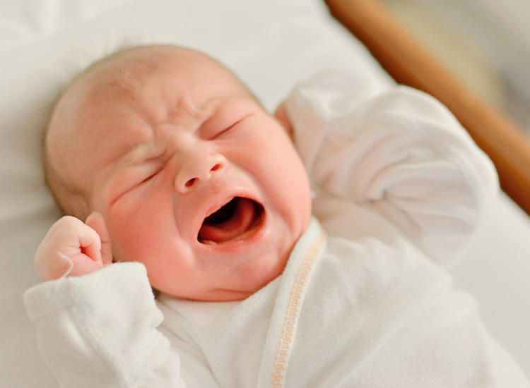 Bé đóng bỉm bị đỏ da, do bỉm hay do da bé?