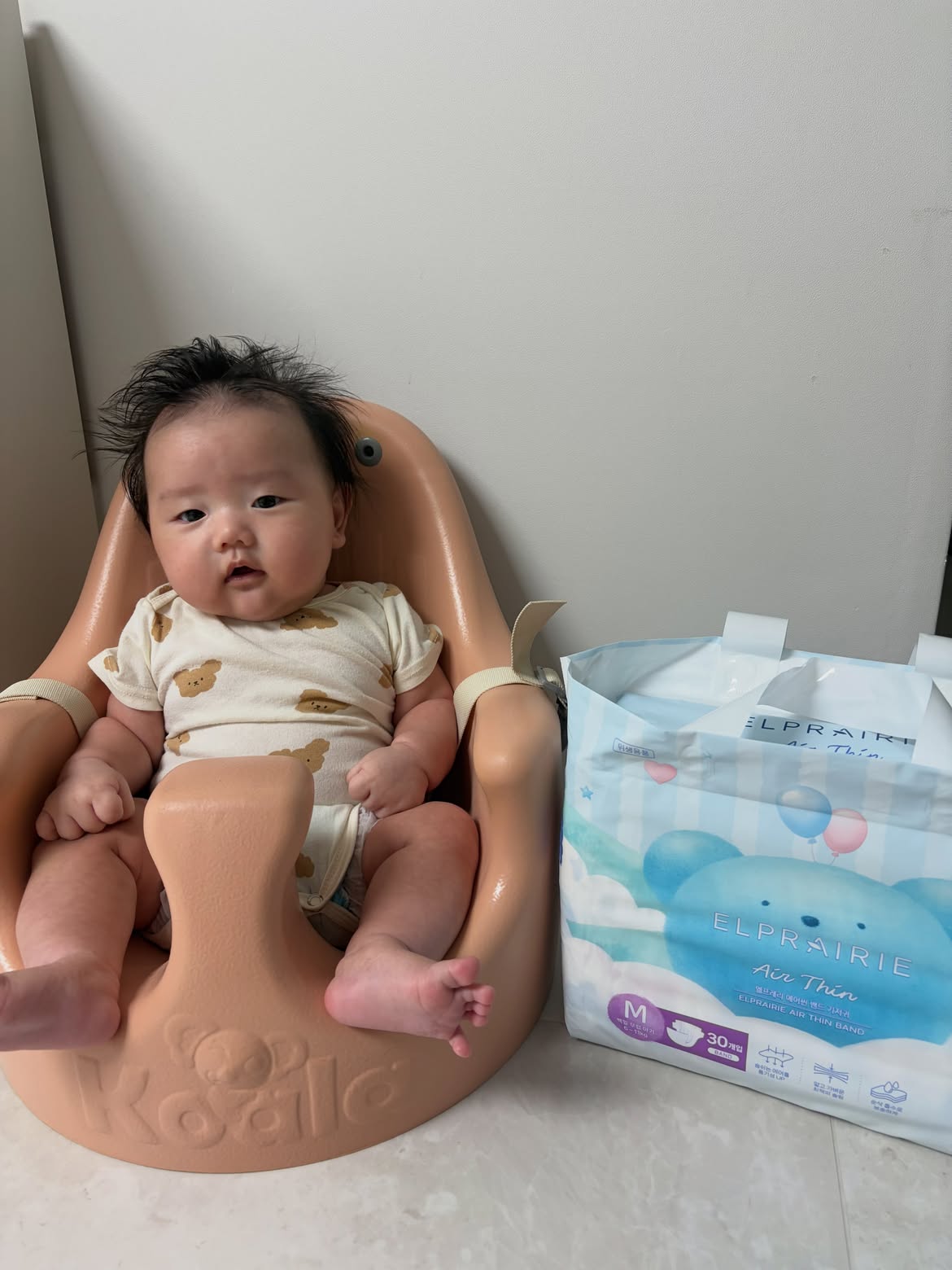 Bỉm dán nên dùng đến khi nào? Dấu hiệu mẹ nên chuyển sang bỉm quần cho bé