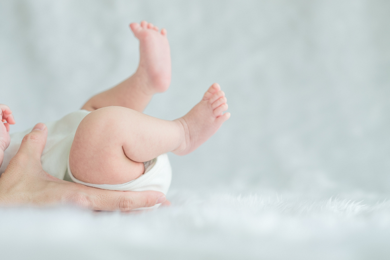 Đùi, bẹn, hông của trẻ dễ tổn thương ra sao khi dùng bỉm kém chất lượng?
