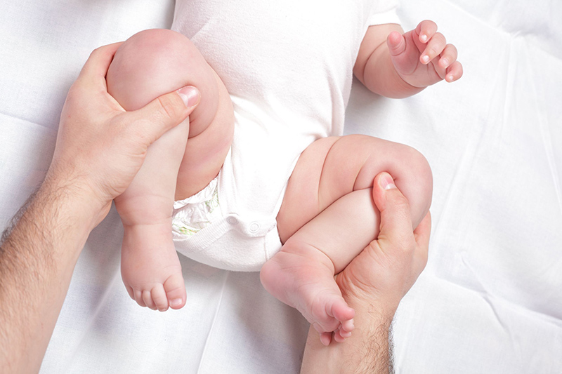 Da bé nổi mẩn sau khi đổi bỉm: Dị ứng hay kích ứng?