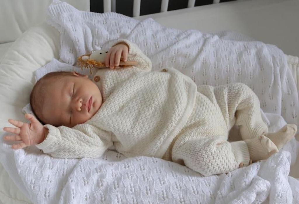 Đêm dài không lo tràn bỉm: Những tiêu chí chọn bỉm ngủ đêm cho bé