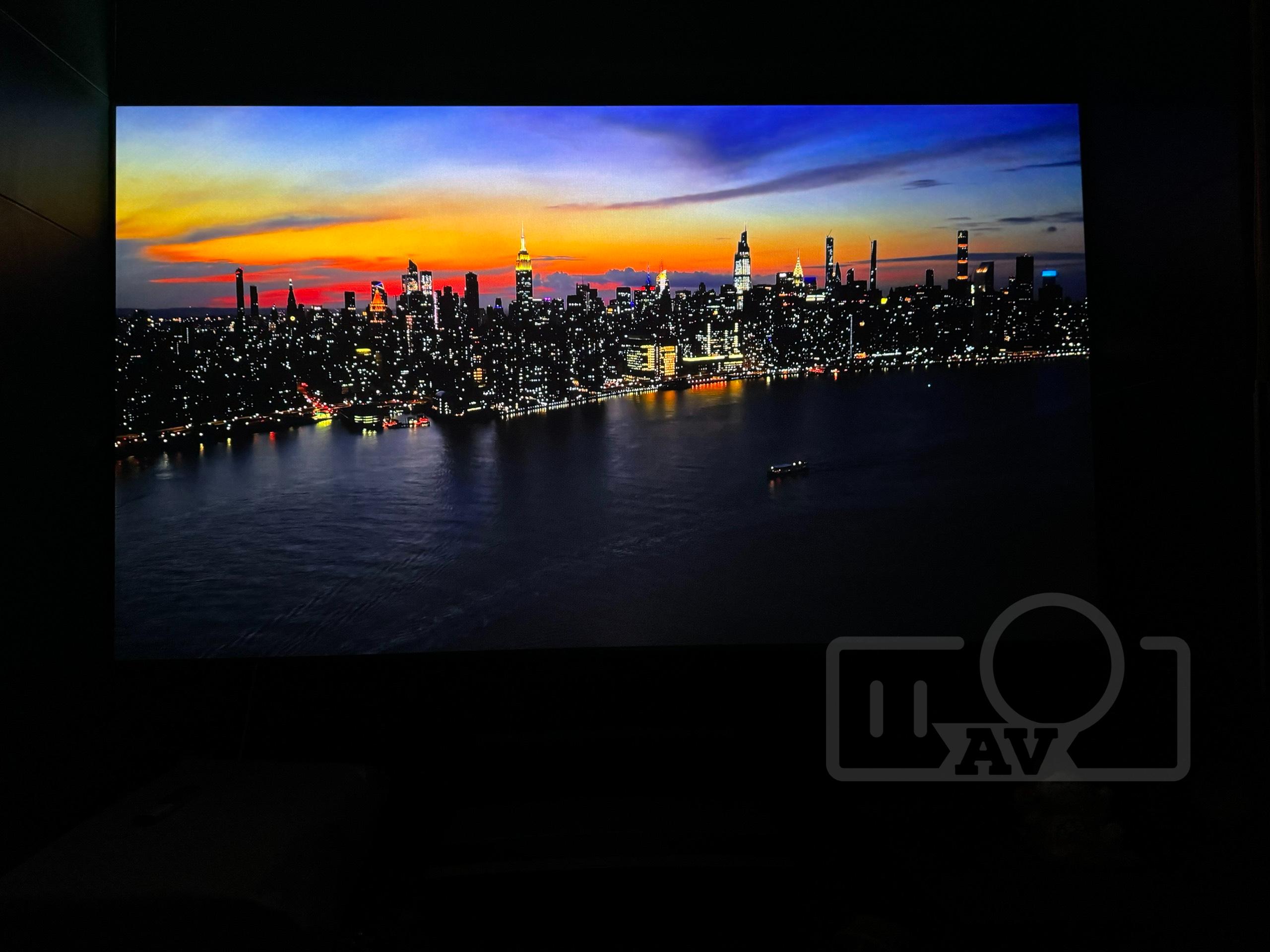 XGIMI A3 4K, 3500 ANSI lumens, Loa 60w, độ trễ thấp 240HZ