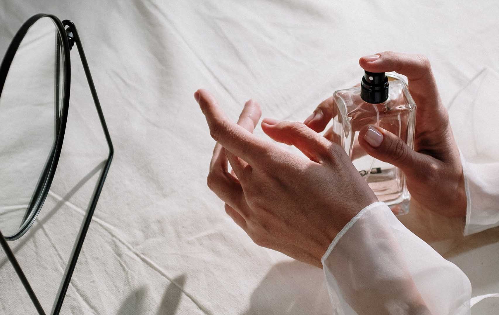 Tip: Bí quyết giúp nước hoa thơm lâu hơn