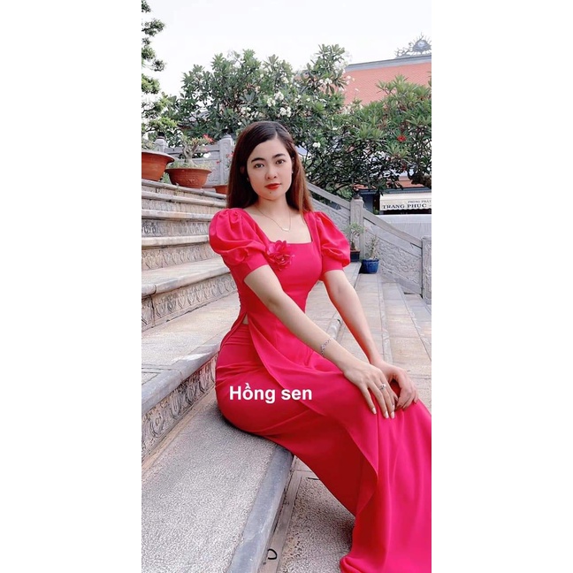 Áo dài trơn cổ vuông tay bồng đính hoa trên ngực trẻ trung - Áo Dài Đan Linh