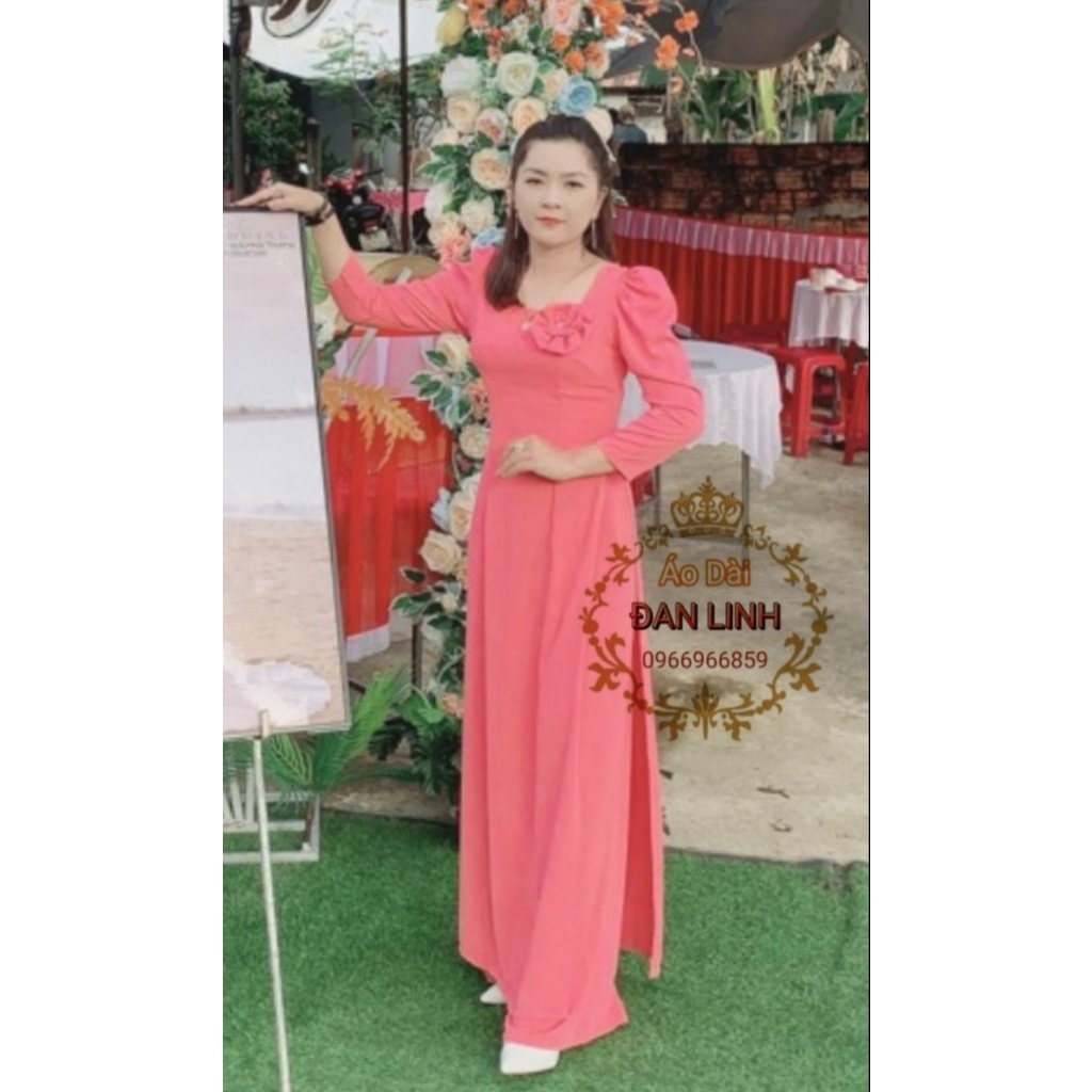 Áo dài màu hồng đà lạt cổ vuông có đính hoa xinh trên ngực - Áo Dài Đan Linh
