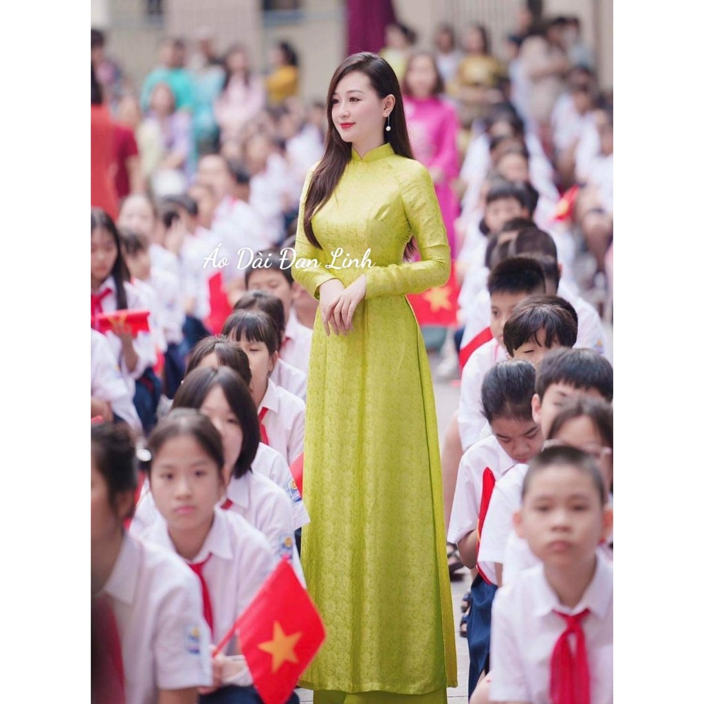 Áo dài gấm cao cấp màu cốm mẫu cô gáo Hà Thành - Áo Dài Đan Linh