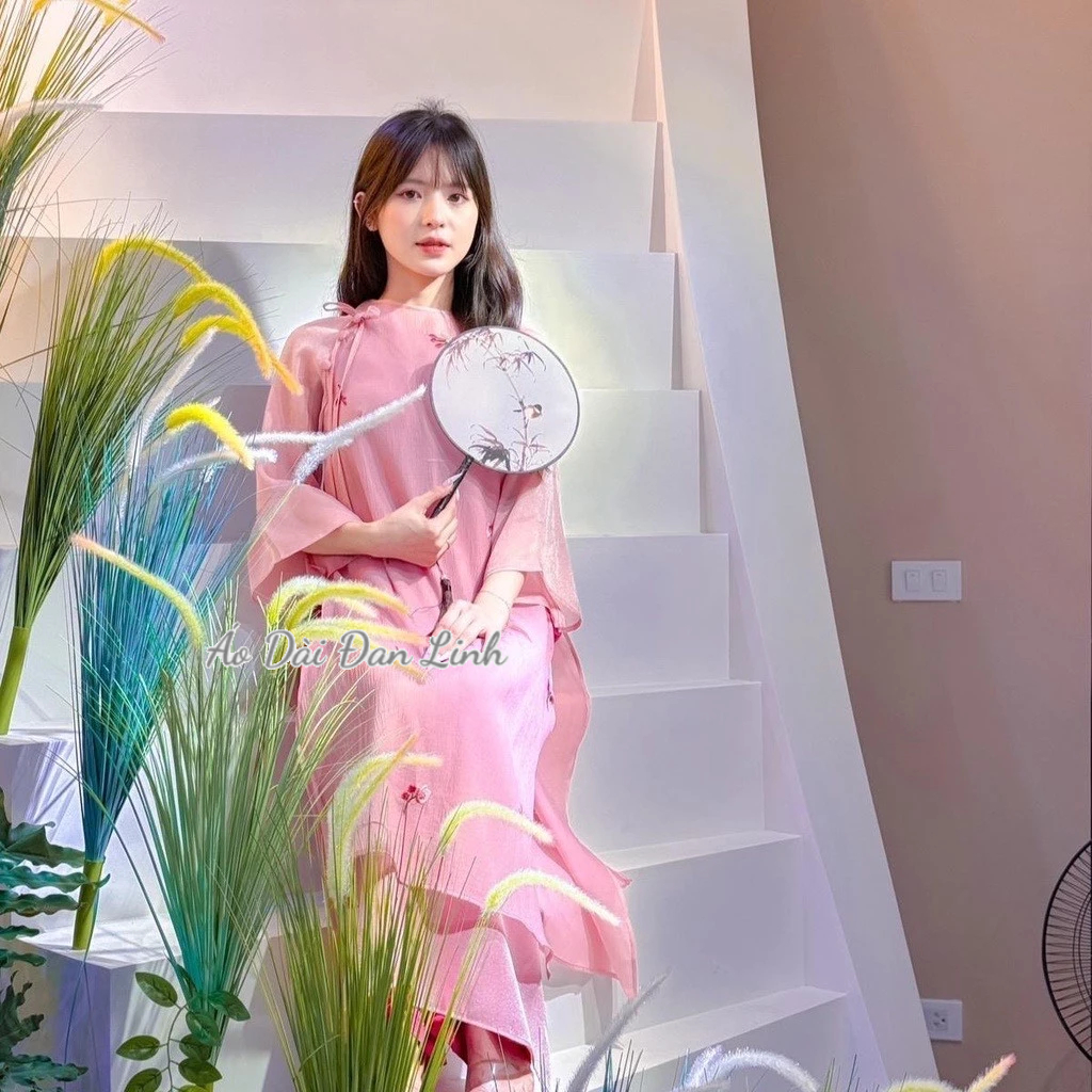 Áo dài cách tân tơ thêu màu hồng- Áo Dài Đan Linh