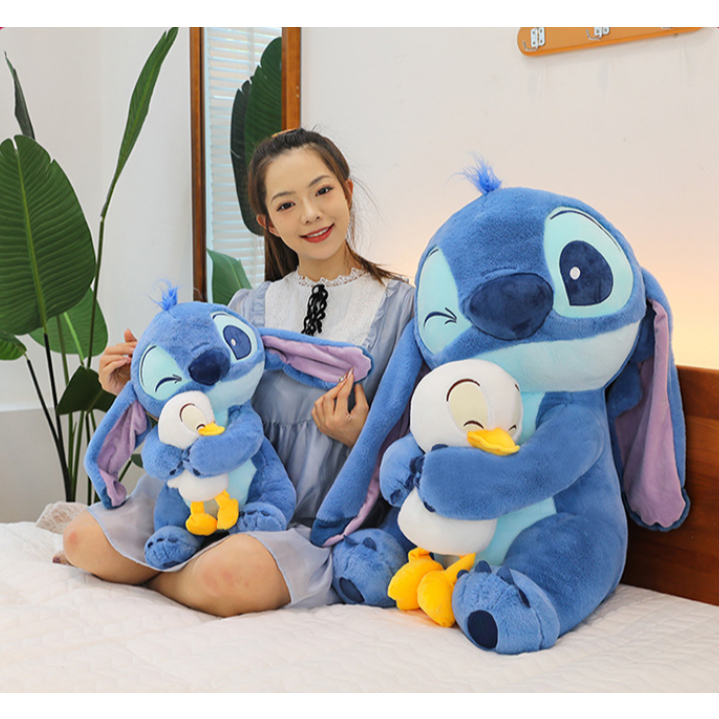 Gấu bông Stitch ôm vịt Mirana Thú nhồi bông Stitch ôm vịt mềm mịn cao cấp