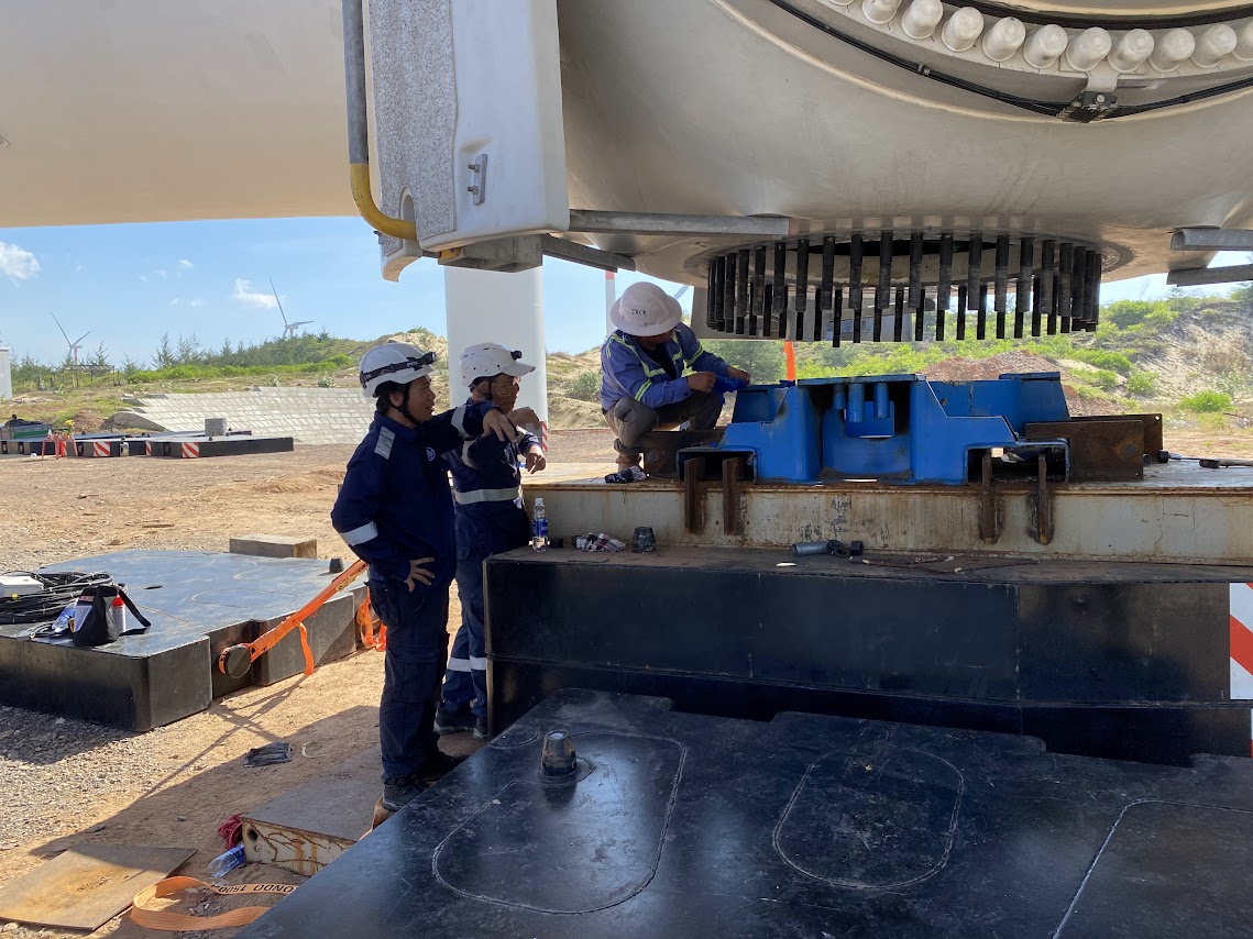 Sửa chữa cánh turbine GE 116-2.4MW tại nhà máy điện gió Phương Mai 1