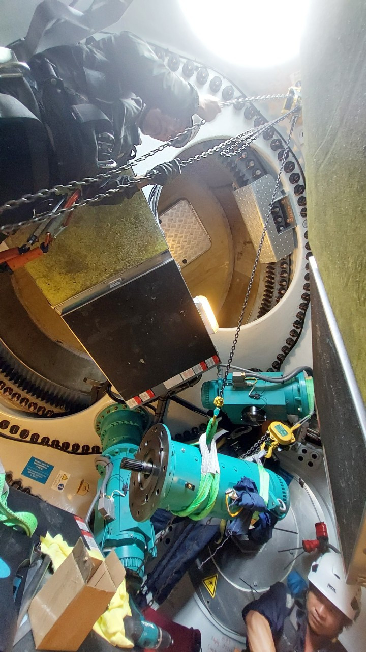 Thành công sửa chữa 01 Blade Pitch Motor - Nhà máy điện gió Cầu Đất - Đà Lạt.