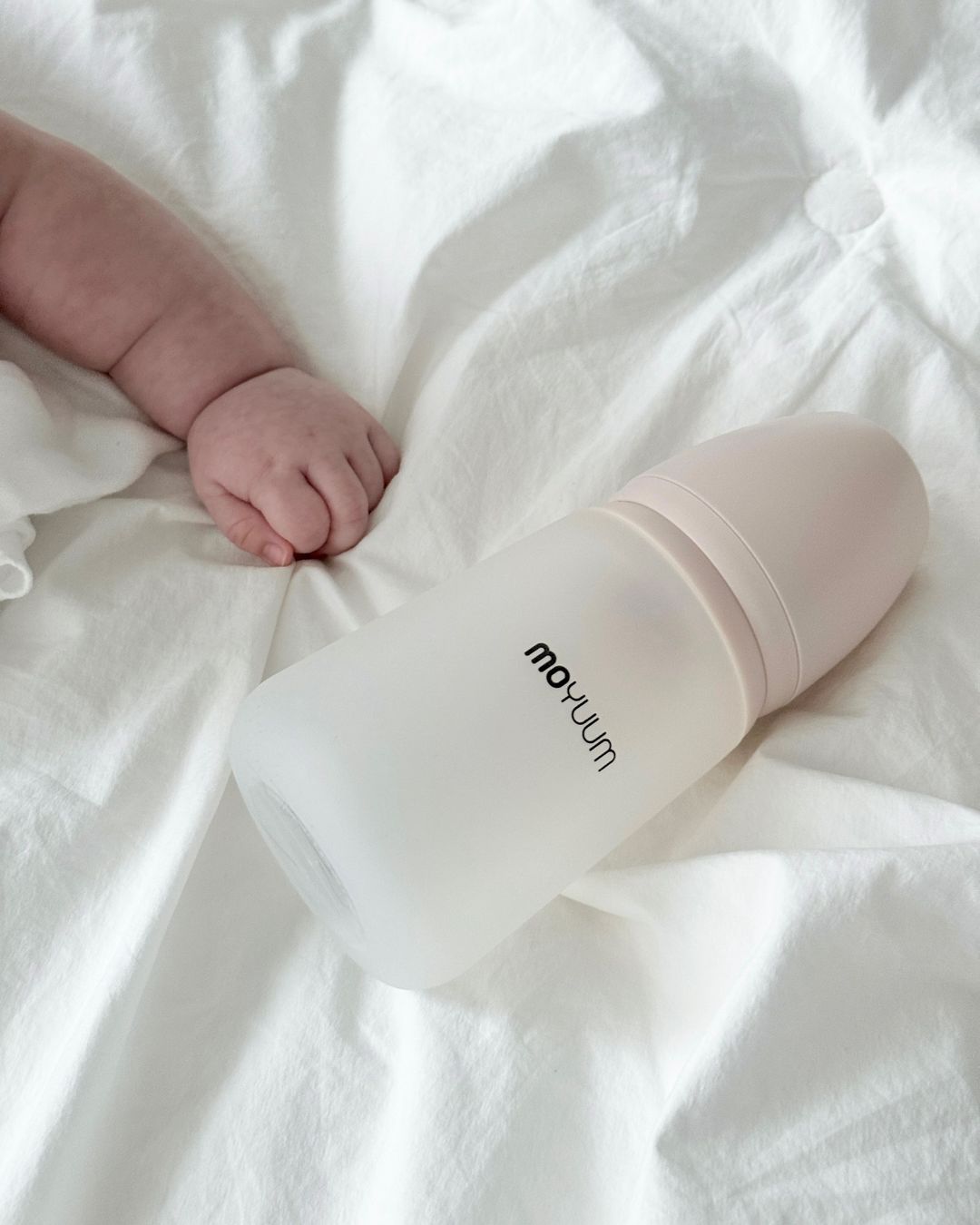 Bình sữa Moyuum silicon cao cấp mềm mại, cực kỳ thân thiện với trẻ sơ sinh