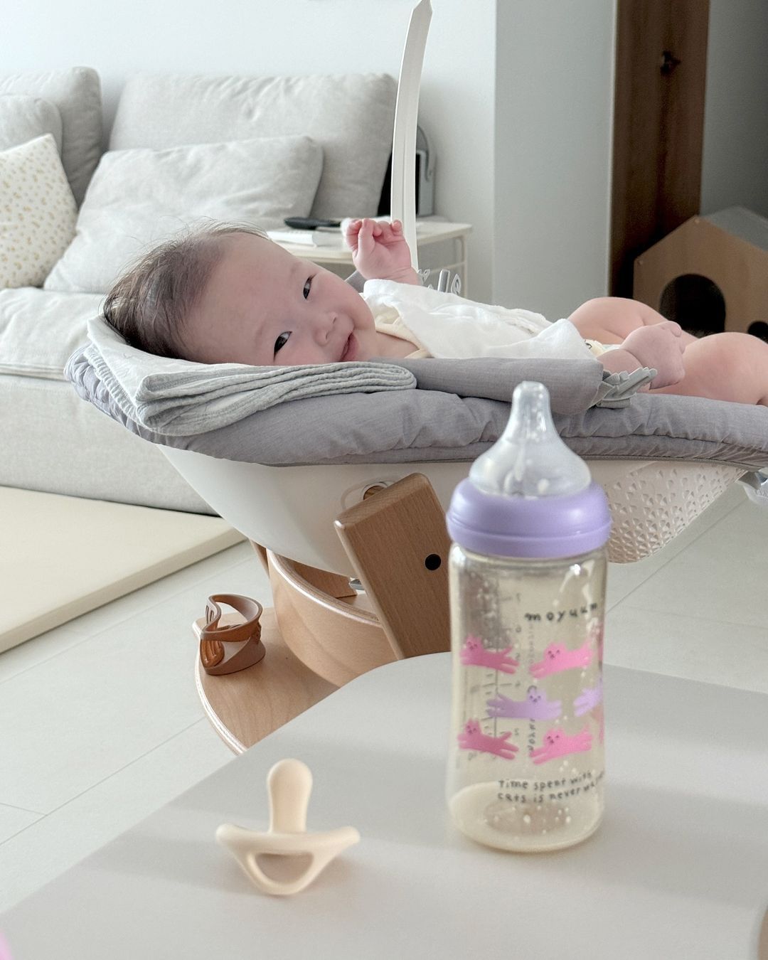 Với sự hỗ trợ của bình sữa Moyuum, giờ ăn của em bé sẽ trở nên đơn giản và thú vị hơn bao giờ hết