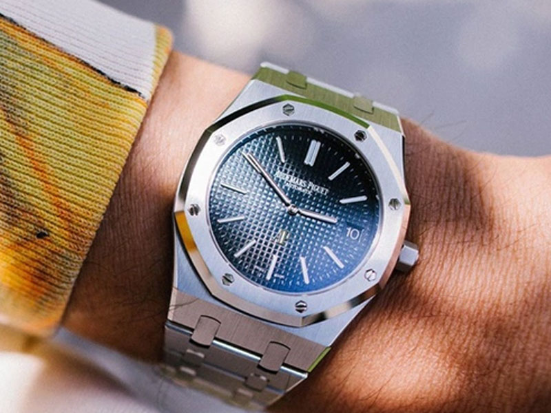 Vacheron Constantin giới thiệu 5 mẫu Overseas tại triển lãm đồng hồ