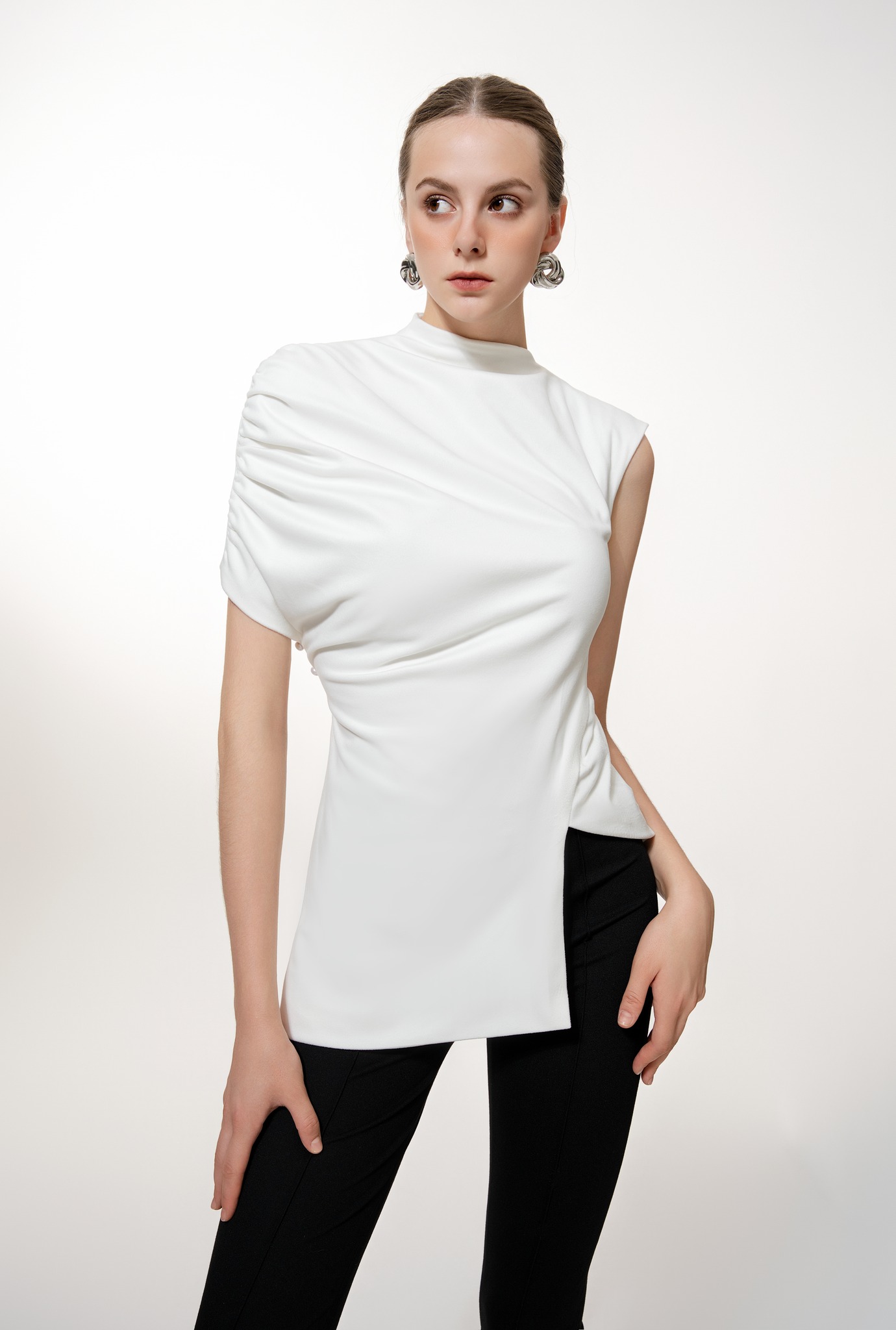 Áo thun nhún lệch vai - Chalk Top