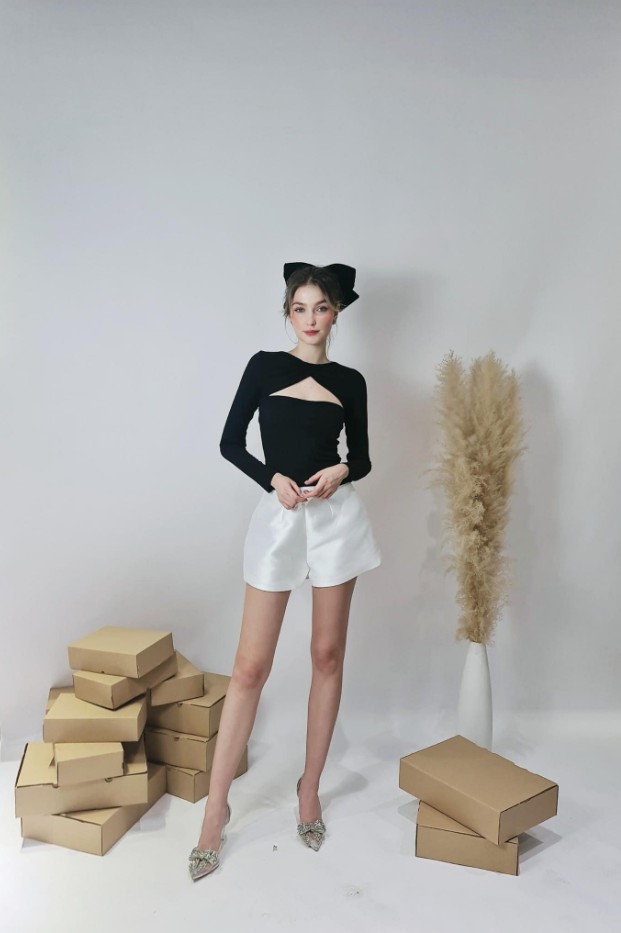 Áo thun xoắn ngực tay dài