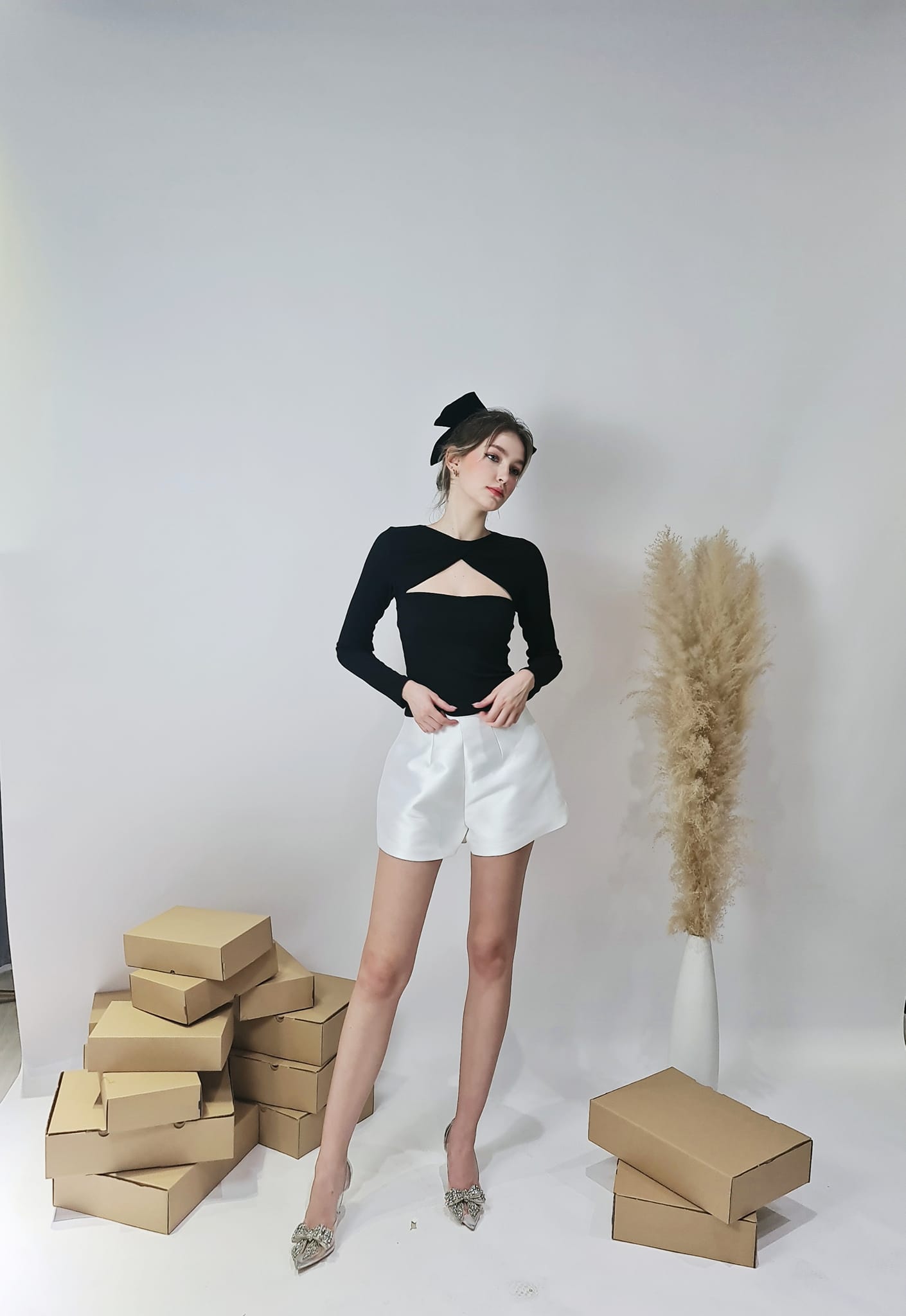 Áo thun xoắn ngực tay dài