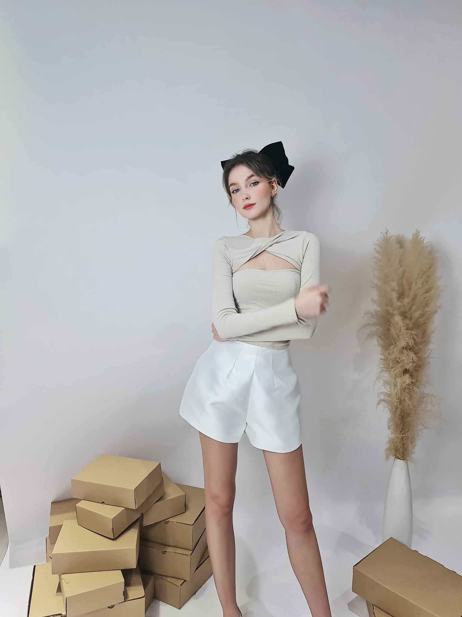 Áo thun xoắn ngực tay dài