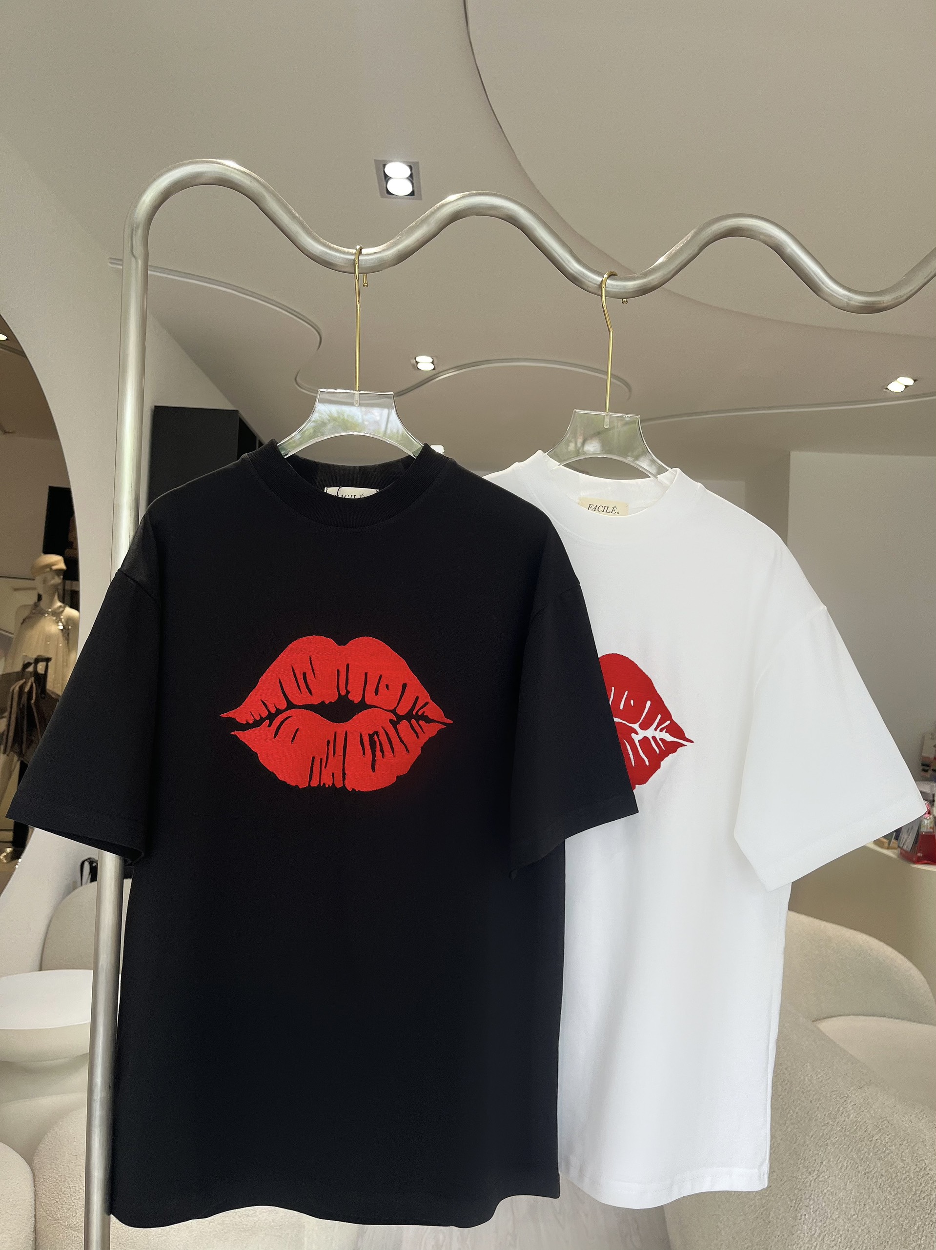 Lip Tee - Áo thun thêu môi