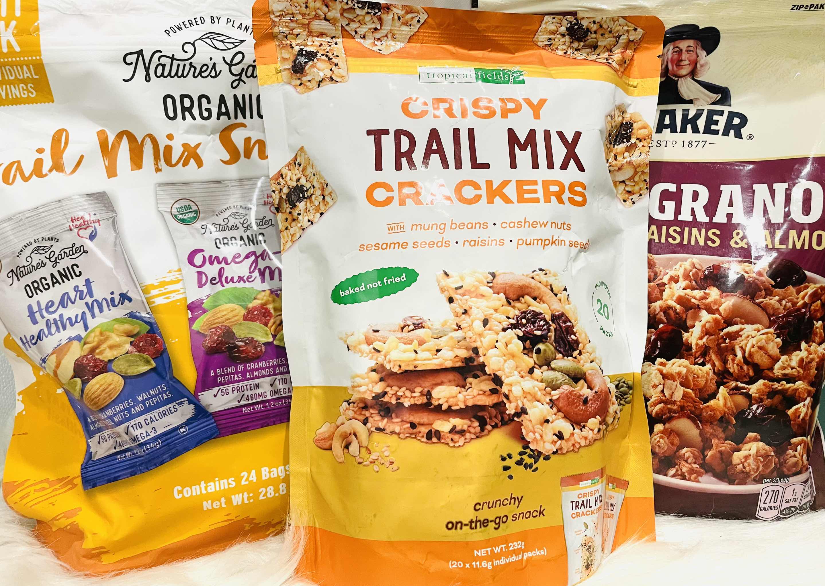 Crispy Trail Mix Crackers Tropical Fields 232g - Bánh ngũ cốc hạt sấy siêu ngon  ( gói 20 cái)