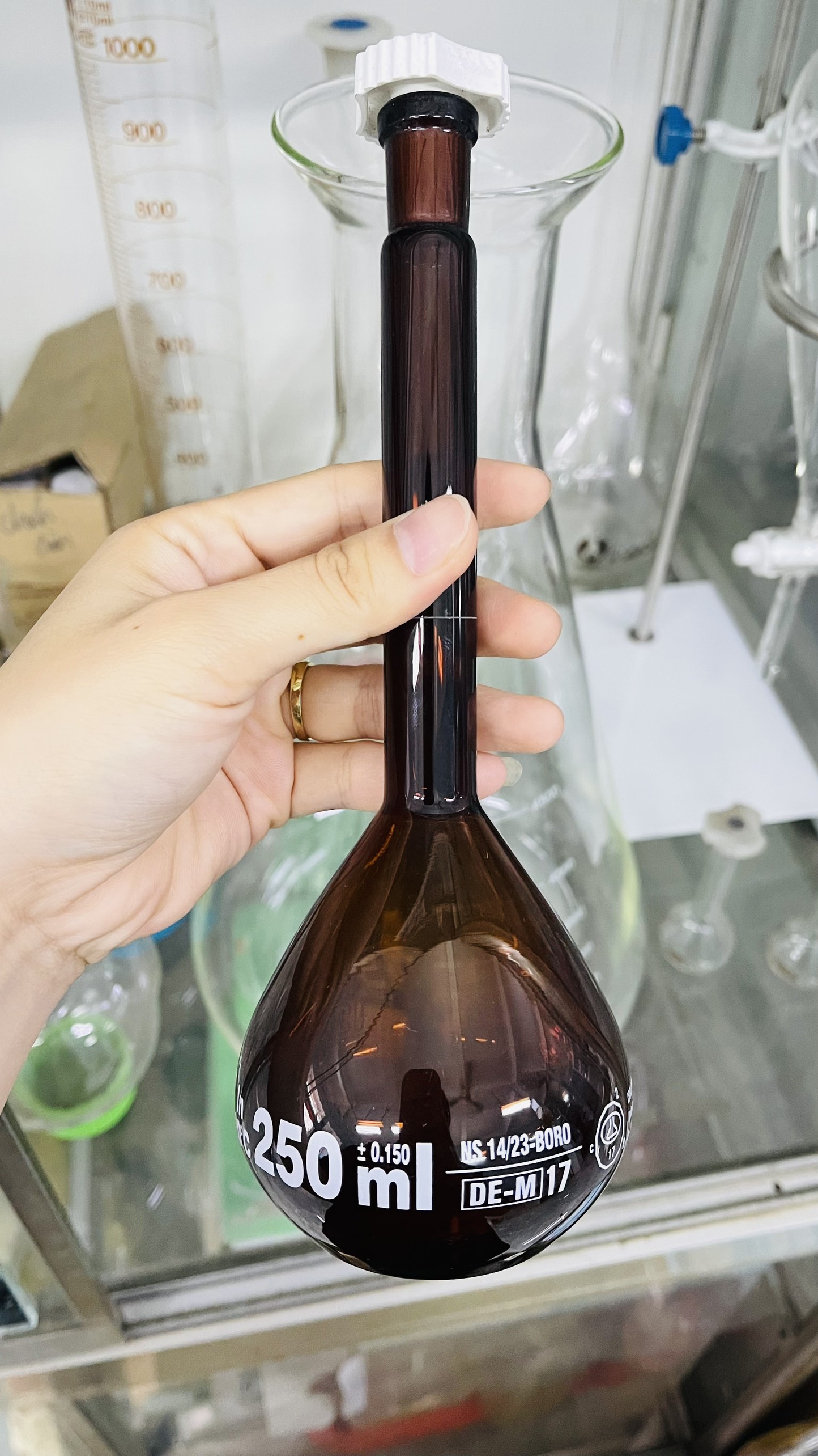 Bình định mức nâu Class A 100ml, NS 14/23 014.01.101 Isolab