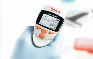 Micropipette điện tử Finnpipette Novus đơn kênh (thể tích: 0.5-10 μL) Thermo Scientific (Mã: 46200000)