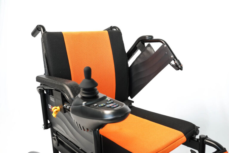 Xe lăn điện Lucass XE-1002