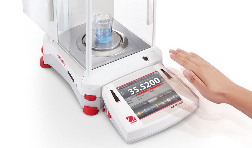 Cân phân tích điện tử chuẩn nội - Mở lồng kính tự động (120g x 0.0001g) OHAUS Model EX124/AD