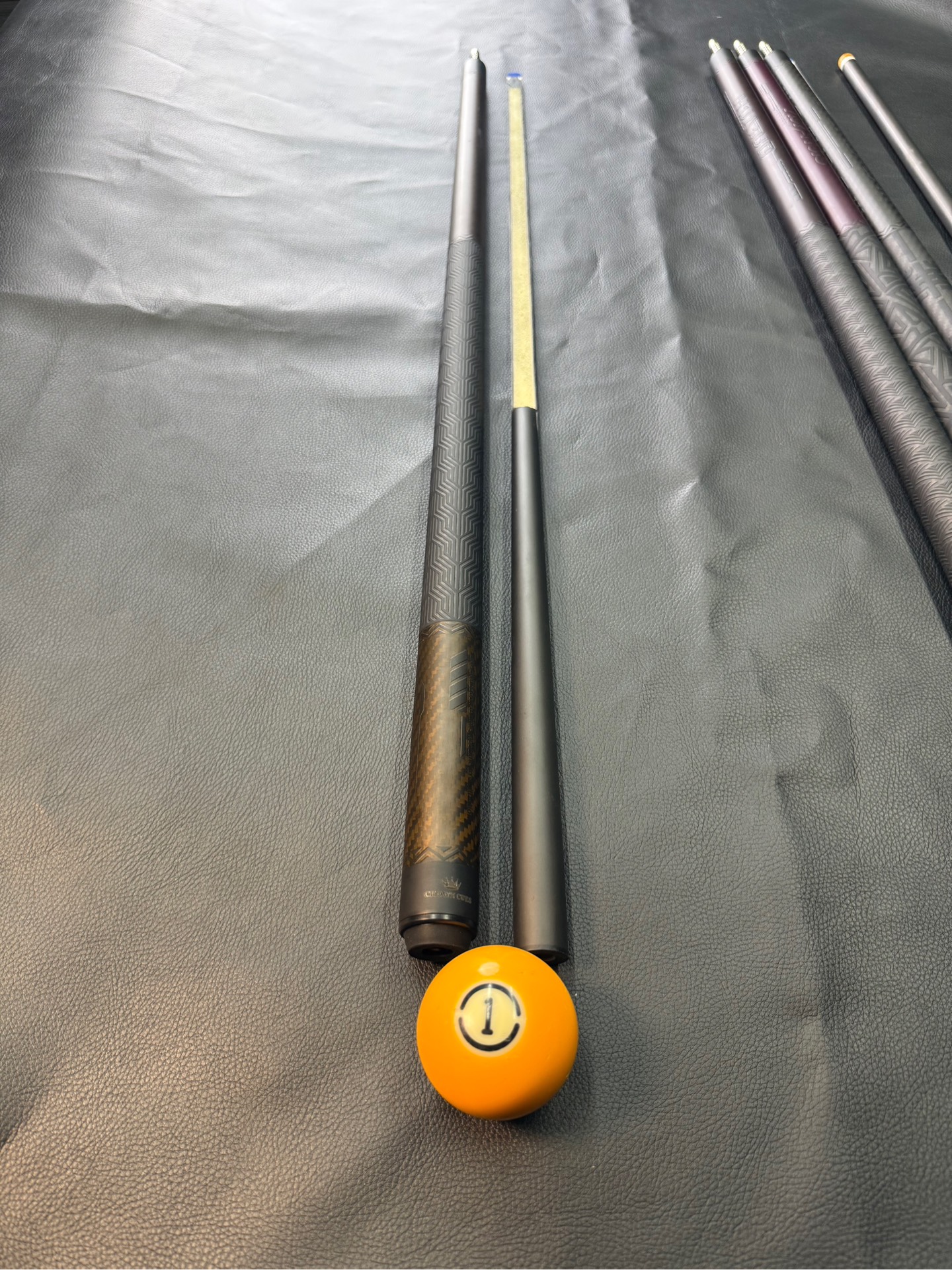 CROWN CUES MAX 8 series 1 2026