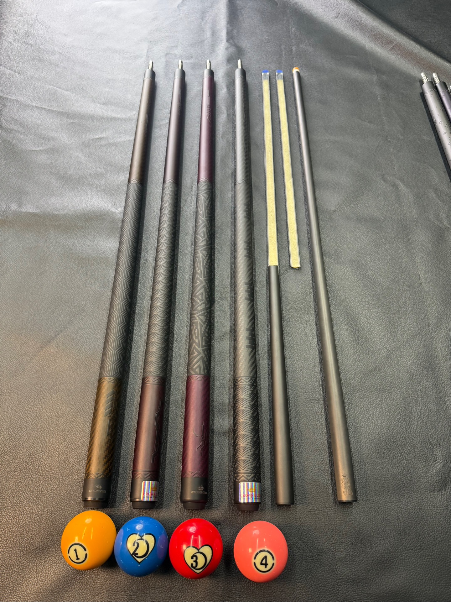 CROWN CUES MAX 8 series 1 2026