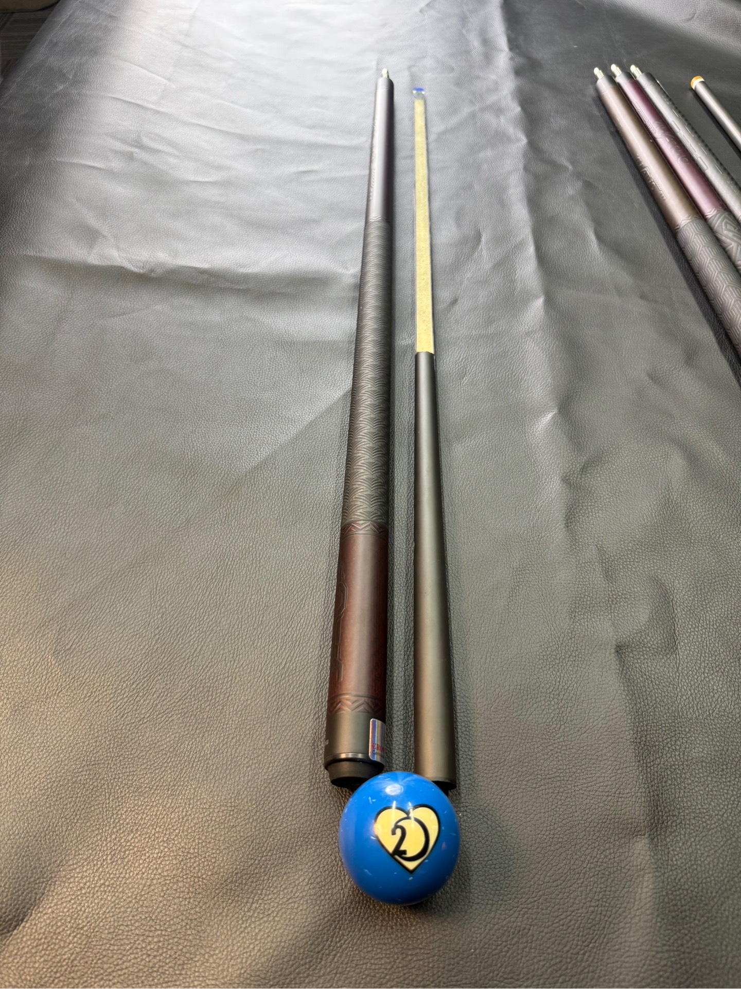 CROWN CUES MAX 8 series 1 2026