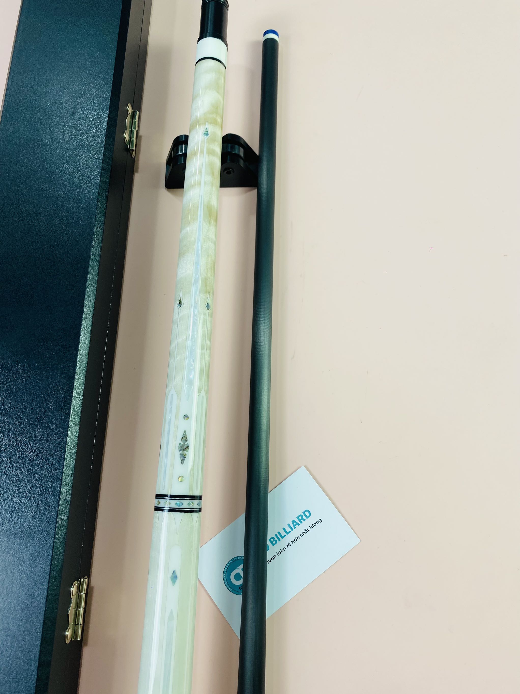 cơ bida lỗ JFLOWER F600 ( chuổi ghép khảm họa tiết bào ngư + ngà voi 100% )