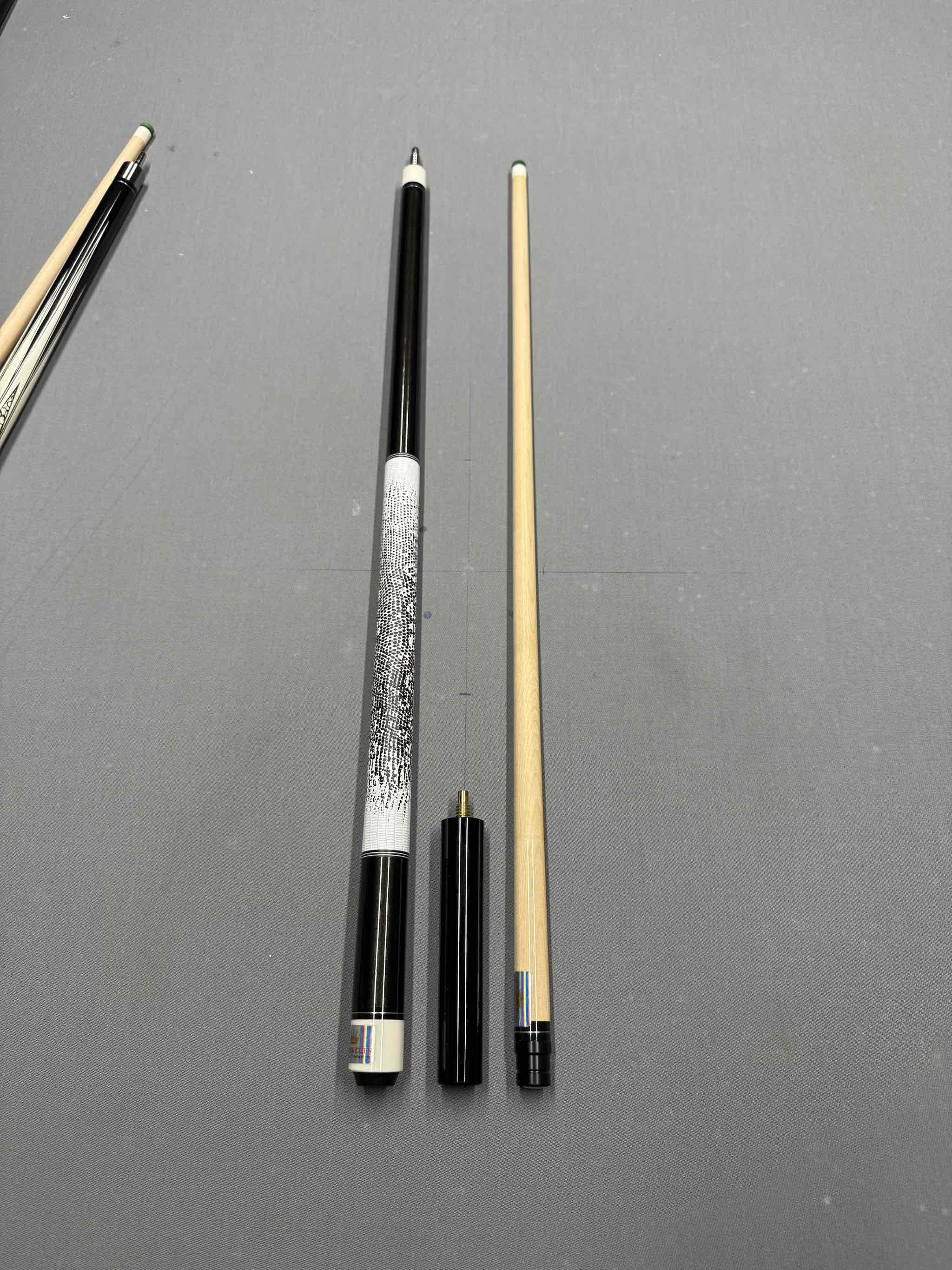 Cơ bida lỗ Crown Cues Bassic 01,02,03( tặng kèm 9 món pk và sách bida cơ bản + SƠ CẤP ) ( độc quyền tại CÒ BILLIARD )