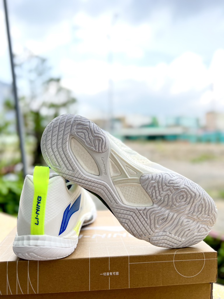 Giày Cầu Lông Lining AYAS026-1C Trắng Lưới