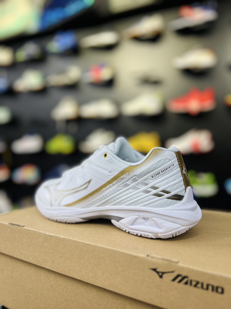 Giày Cầu Lông Mizuno Wave Claw 3- Trắng Vàng Bạc