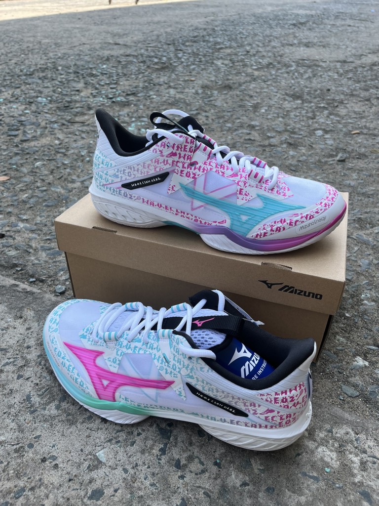 Giày cầu lông Mizuno Wave Claw Neo 2- Trắng Hồng Xanh