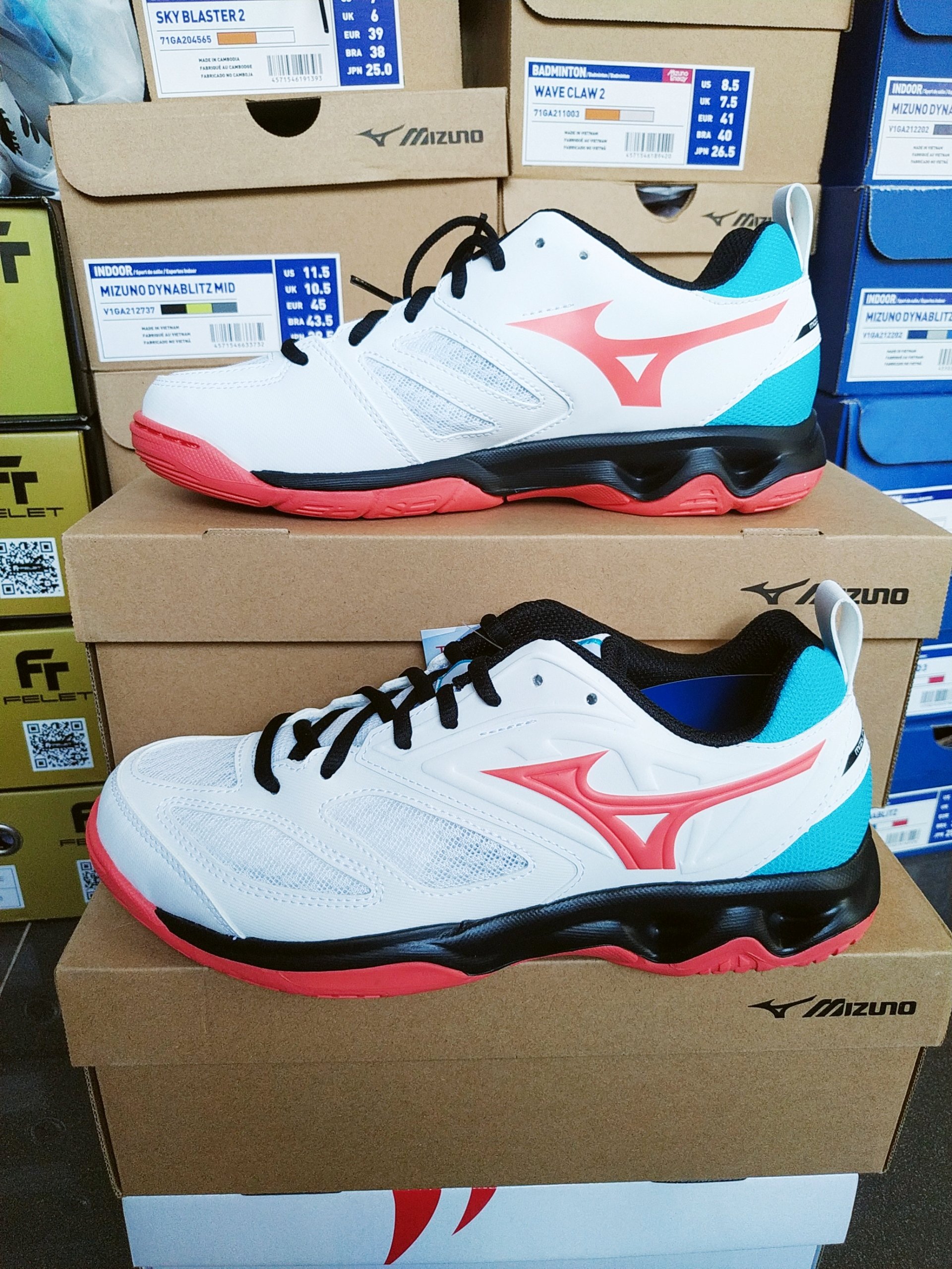 Giày cầu lông Mizuno Dynablitz- Trắng Đỏ Đen