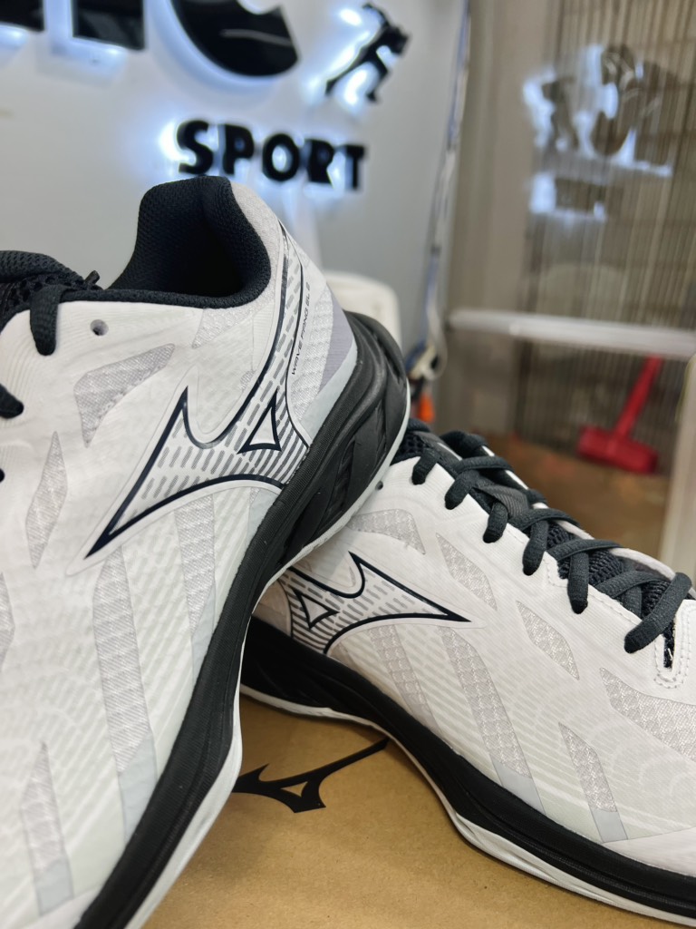 Giày cầu lông Mizuno Wave Fang El 2 - Trắng Đen