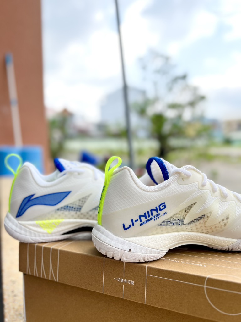 Giày Cầu Lông Lining AYAS026-1C Trắng Lưới