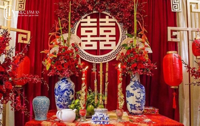 Bàn thờ gia tiên đám cưới gồm gì? Cách trang trí và lưu ý