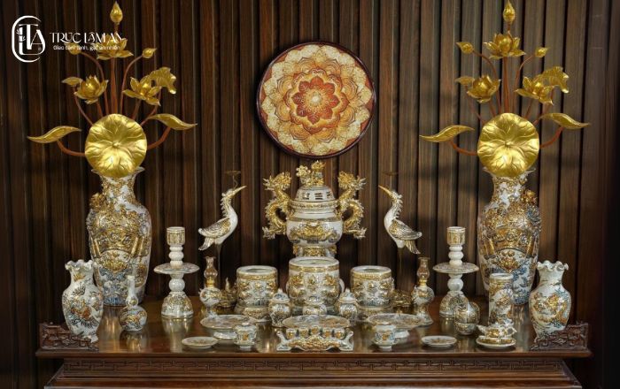 Bát hương gia tiên: Nên đặt bên nào, bao nhiêu là chuẩn?