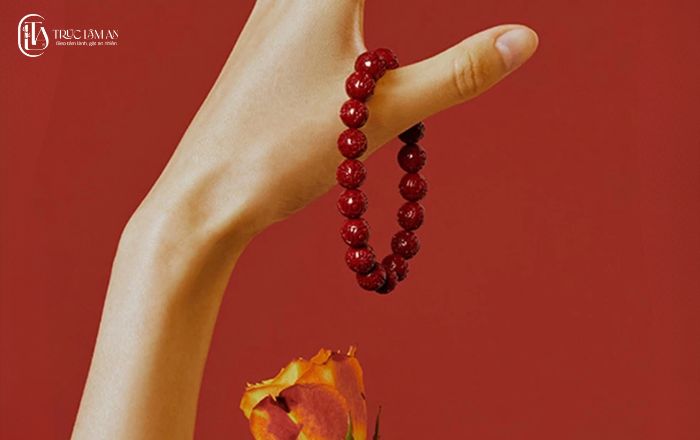 Đeo vòng tay chu sa có tác dụng gì? Khám phá công dụng tâm linh ít ai biết