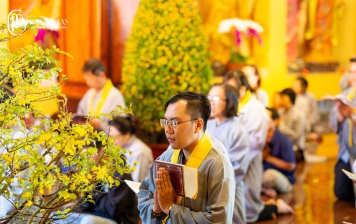 Đọc kinh thầm có được không? Hay đọc to tốt hơn?